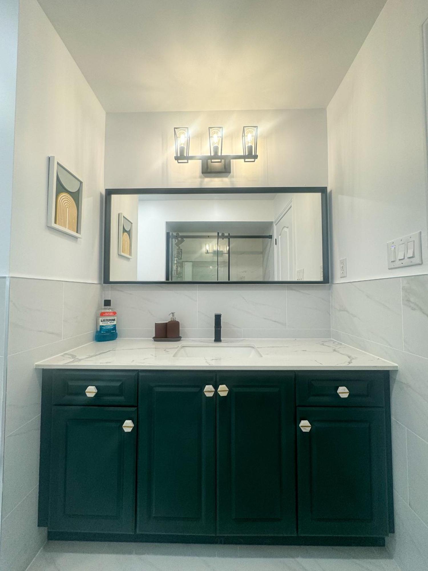 The Khan Villa Whitby Room photo